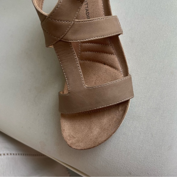 Adrienne Vittadini Truly Wedge Sandal - Picture 3 of 10